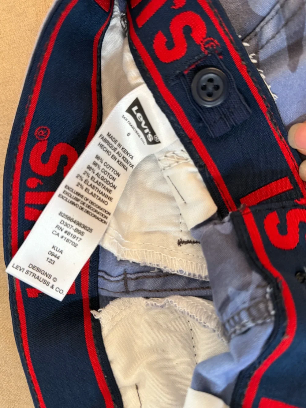Levi's Boys Blue Camo Cargo Shorts with Red Logo Sz-6.‎  GG6